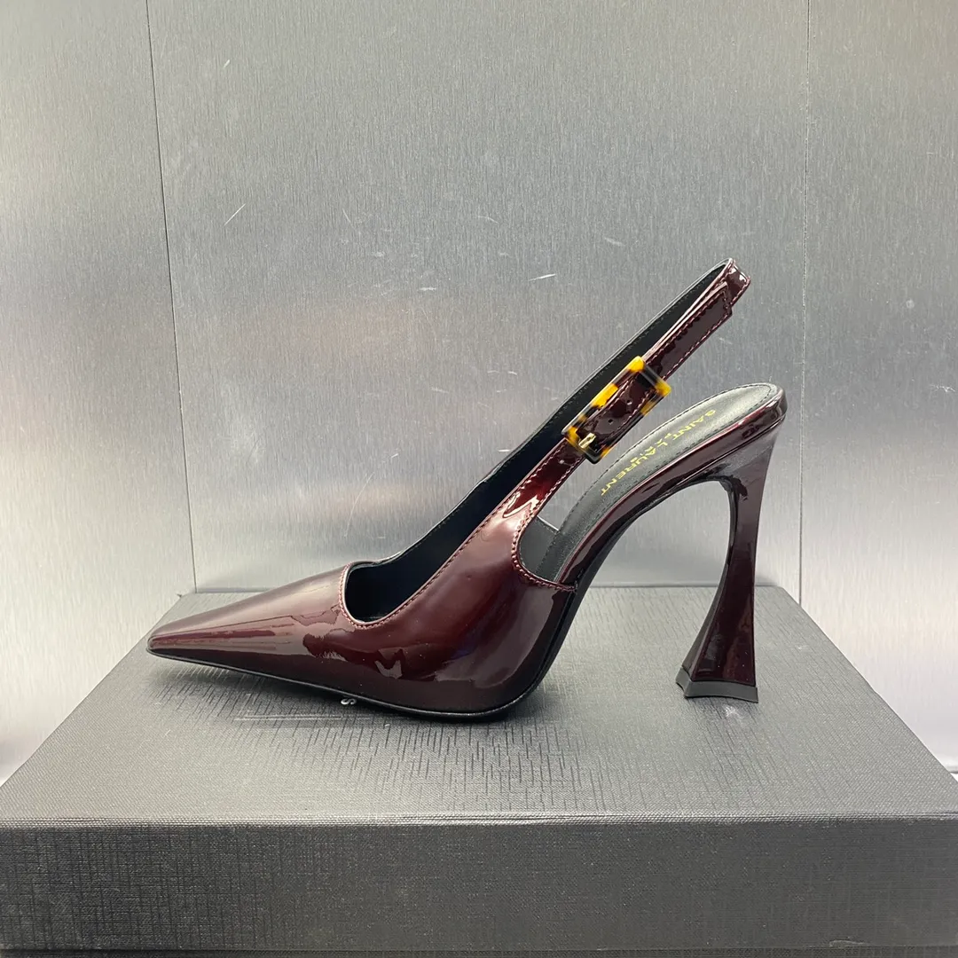 👟👟Ex-factory price 660👟👟 𝐒𝐚𝐢𝐧𝐭 𝐋𝐚𝐮𝐫𝐞𝐧𝐭# Saint Laurent 23F/W small gold bar high heels continue the past high-end and elegant ysl small gold bar heels are really good-looking! Saint Laurent square pointed toe slingback high-heeled shoes. The small gold bar heels really fully highlight the neat and minimalist annual party party. 👟👟factory price. A must-have for arty. Flash sale. So eye-catching. Upper: Customized cow patent leather. Outsole: Genuine leather outsole. Size: 35-40 (40 customized items are not returnable)